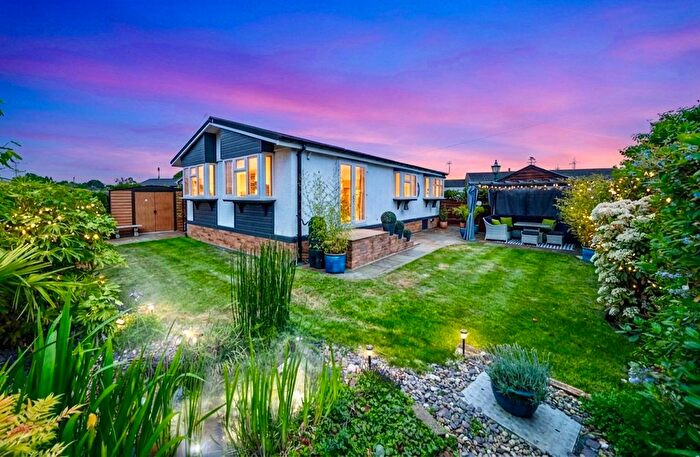 2 Bedroom Park Home For Sale In Weybridge Park Estate, Addlestone, KT15