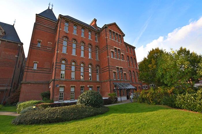 2 Bedroom Apartment To Rent In Makepeace Road, Wanstead, E11