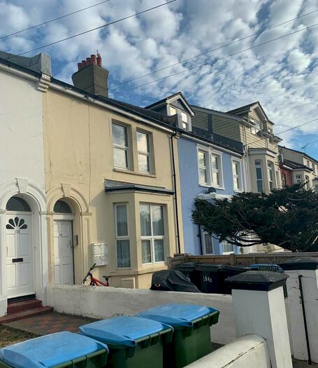 1 Bedroom Flat To Rent In Aldwick Road, PO21