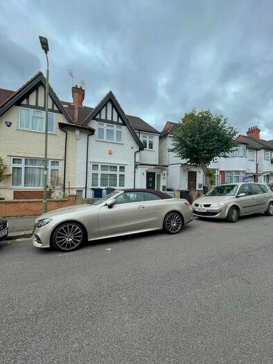 5 Bedroom Semi-Detached House To Rent In Gainsborough Gardens, Golders Green, NW11
