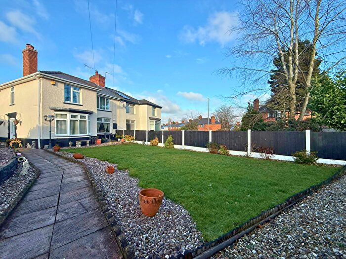 3 Bedroom Semi Detached House For Sale In Hobs Road, Wednesbury, WS10