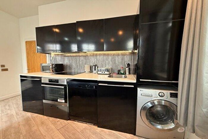 3 Bedroom Flat To Rent In Low Pavement, Nottingham, NG1