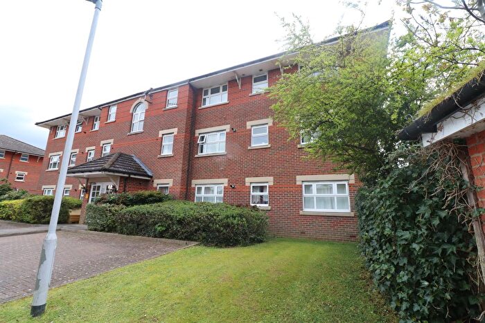 2 Bedroom Flat To Rent In Burns Close, Billericay, CM11