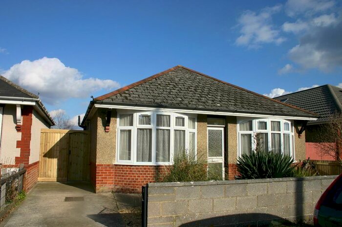3 Bedroom Detached Bungalow To Rent In Salisbury - Heath Road, SP2