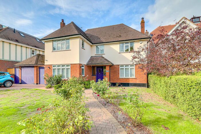 5 Bedroom Detached House To Rent In Warren Road, Leigh-On-Sea, SS9