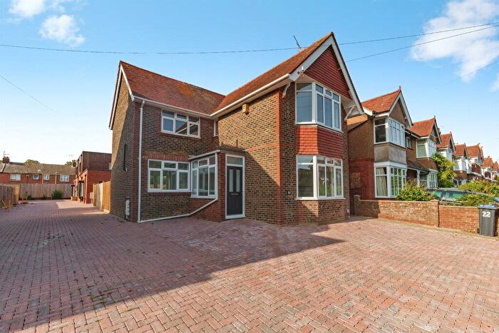 3 Bedroom Detached House For Sale In Pavilion Road, Worthing, BN14