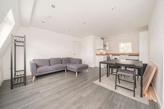 2 Bedroom Flat For Sale In Berrymead Gardens, London, W3