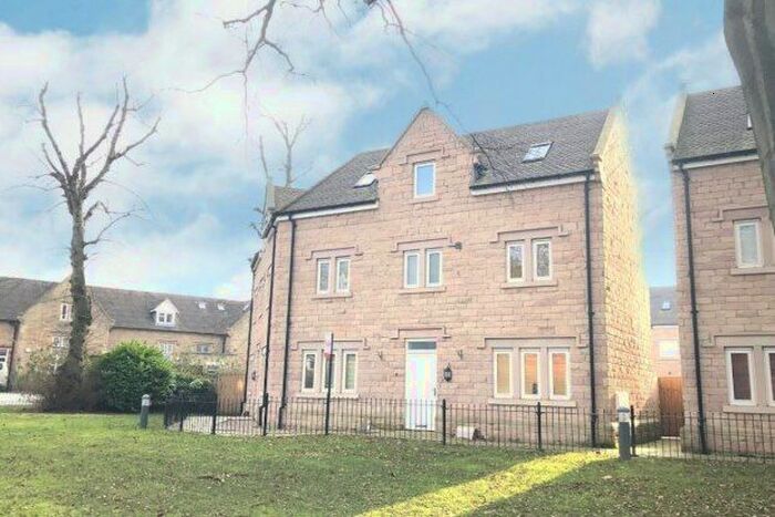 4 Bedroom Town House To Rent In West Park Drive, Macclesfield, SK10