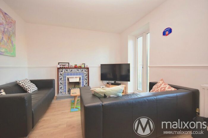 3 Bedroom Flat To Rent In Clapham Road Estate, London, SW4