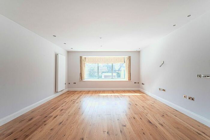 4 Bedroom Detached House To Rent In Ridge Road, Child's Hill, London, NW2