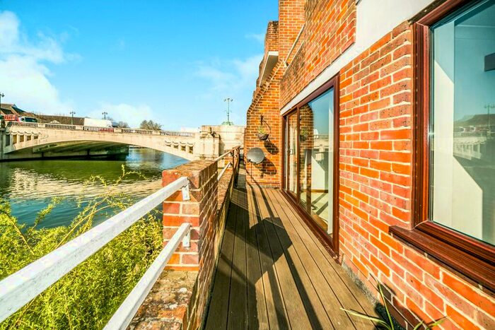 2 Bedroom Apartment To Rent In Riverside Court, Caversham, RG4
