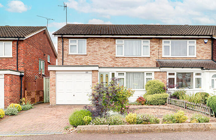 3 Bedroom Semi-Detached House For Sale In Holts Meadow, Redbourn, St. Albans, AL3