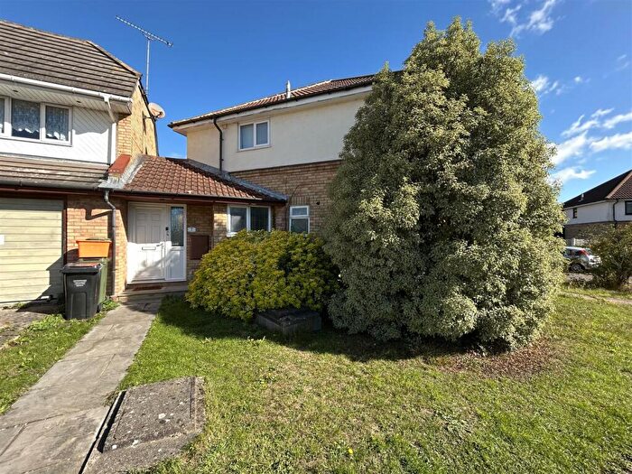 2 Bedroom Flat To Rent In Charleston Avenue, Pitsea, SS13