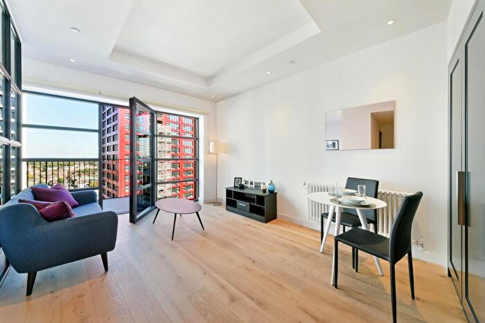Apartment To Rent In Amelia House, London City Island, London, E14