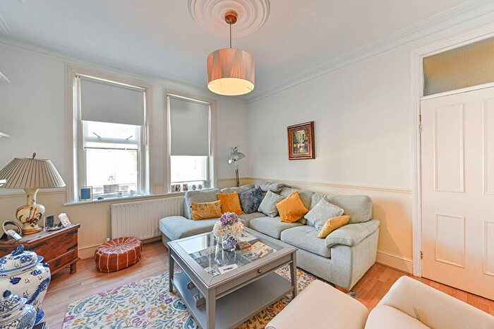 2 Bedroom Flat For Sale In Bavent Road, Camberwell, London, SE5