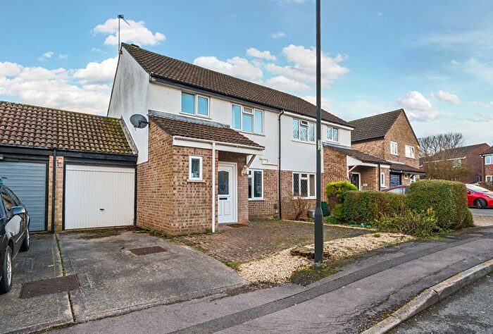 3 Bedroom Semi Detached House For Sale In Templar Road, Yate, Bristol, Gloucestershire, BS37
