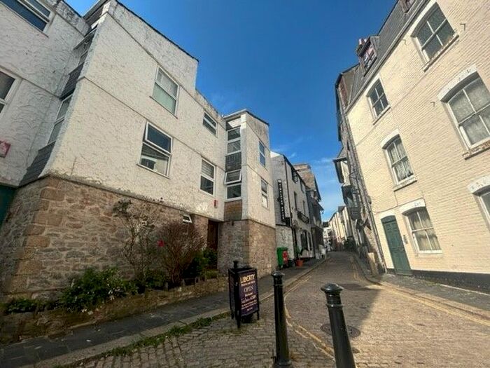 3 Bedroom Property To Rent In New Street, Plymouth, PL1