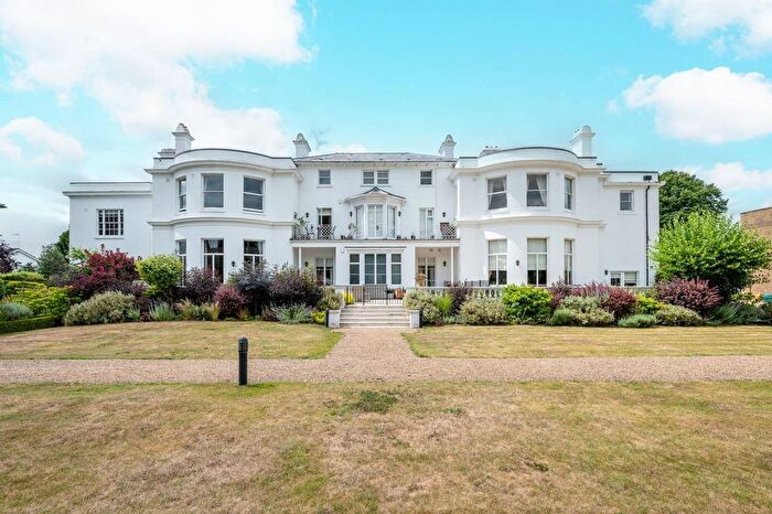 2 Bedroom Flat To Rent In High Road, Byfleet, West Byfleet, KT14