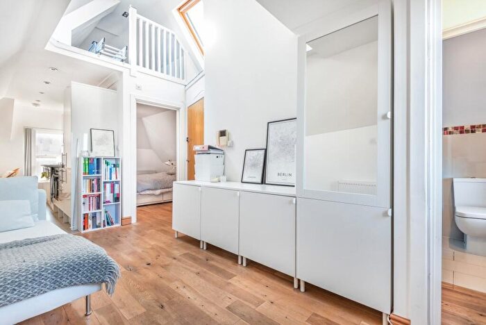 1 Bedroom Flat To Rent In Lavender Hill, London, SW11
