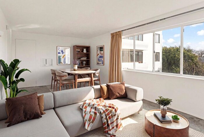 2 Bedroom Flat For Sale In North Hill, Highgate, London, N6