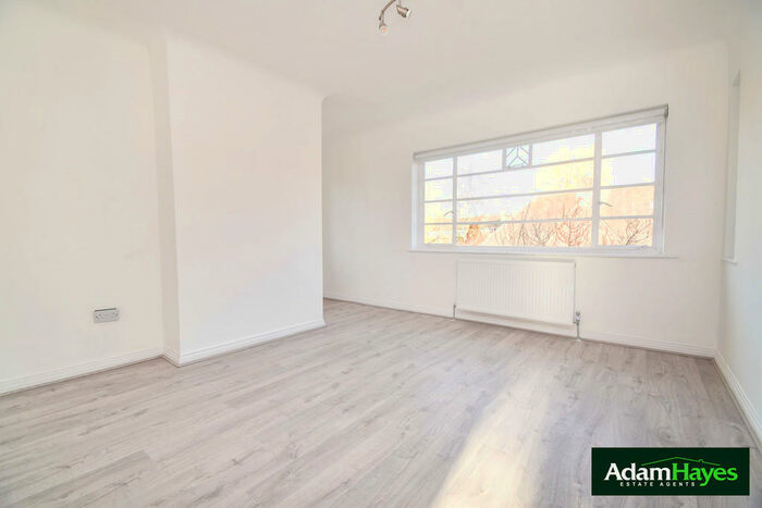 2 Bedroom Maisonette To Rent In Denison Close, East Finchley, N2