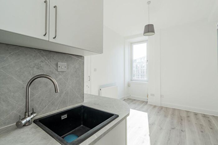 2 Bedroom Flat For Sale In Bothwell Street, Edinburgh, EH7