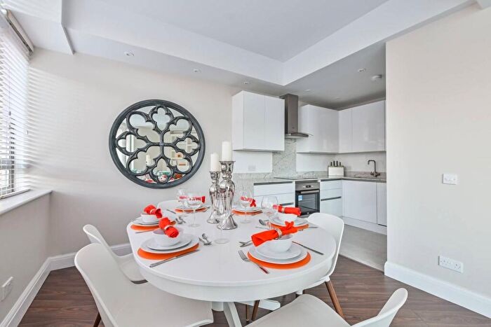 2 Bedroom Flat To Rent In City Road, Old Street, London, EC1V