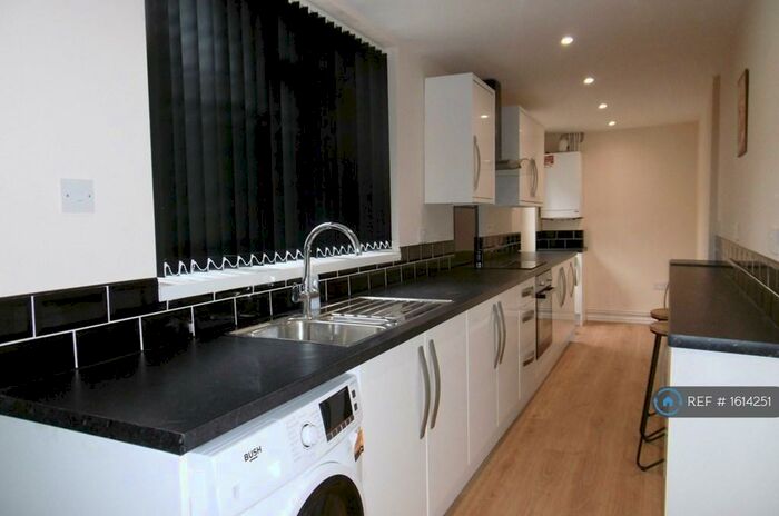 4 Bedroom Terraced House To Rent In Windsor Street, Nottingham, NG9