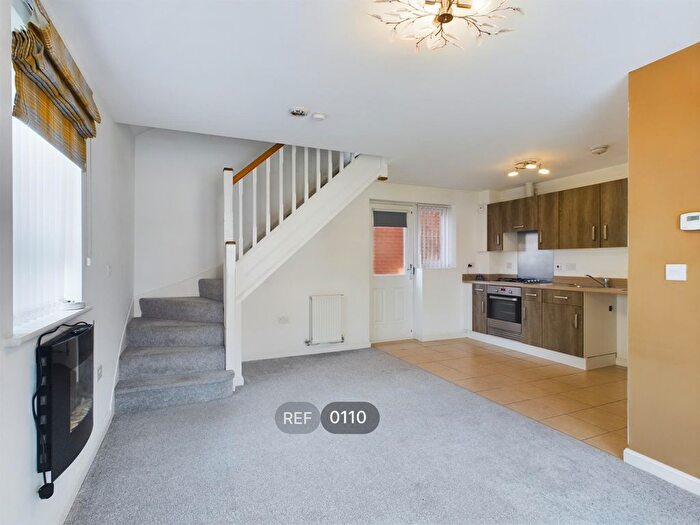 2 Bedroom Semi-Detached House To Rent In Simpson Avenue, Hull, HU8