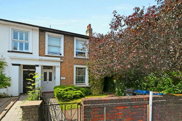 Studio To Rent In Richmond Road, Kingston Upon Thames, KT2