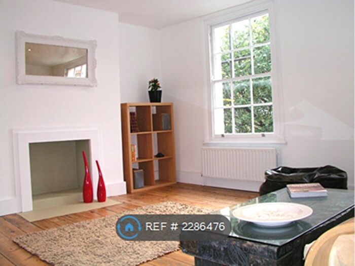 2 Bedroom Flat To Rent In Clapham Common, London, SW4