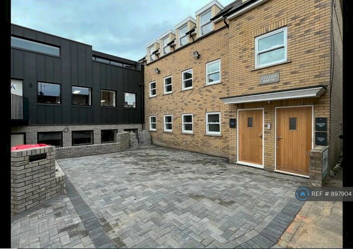 2 Bedroom Flat To Rent In Nesbitts Alley, Barnet, EN5