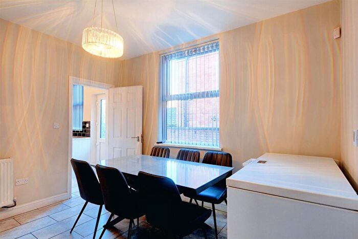 5 Bedroom Semi-Detached House For Sale In Premier Road, Nottingham, NG7
