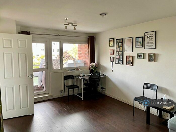 1 Bedroom Flat To Rent In Rhodeswell Road, London, E14