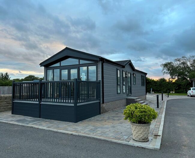 2 Bedroom Mobile/park Home For Sale In York Road, Elvington, York, YO41