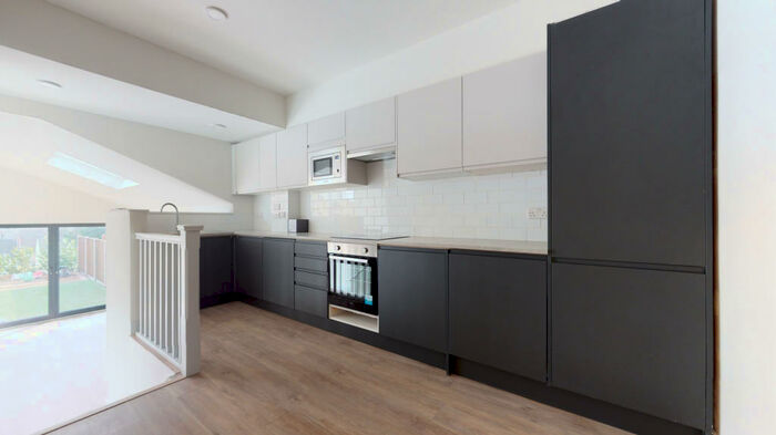 2 Bedroom Flat To Rent In Blenheim Park Road, South Croydon, Surrey, CR2