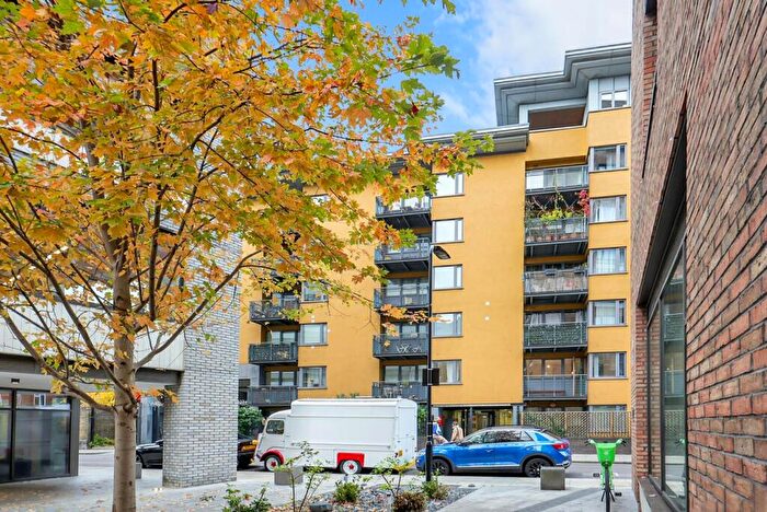 3 Bedroom Flat To Rent In Cremer Street, London, E2