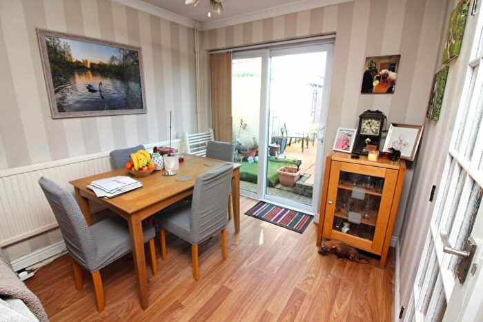 3 Bedroom End Of Terrace House For Sale In Melbourne Close, Stotfold, Hitchin, SG5