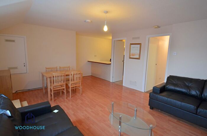 2 Bedroom Maisonette To Rent In Station Close, Brookmans Park, AL9