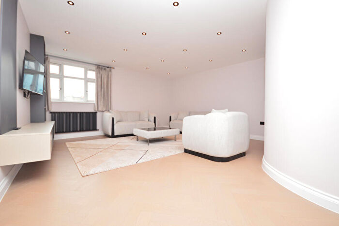 2 Bedroom Flat To Rent In Nile House, Whitechapel, E1