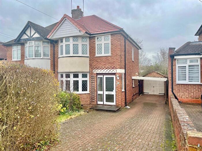 3 Bedroom Semi Detached House For Sale In Mimms Hall Road, Potters Bar, EN6