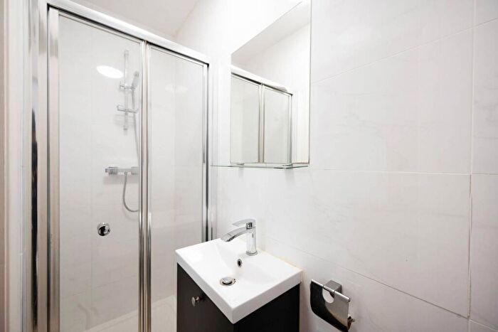 House To Rent In Hermitage Way, Stanmore, HA7