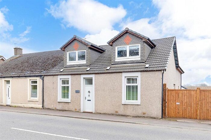 4 Bedroom Semi-Detached House For Sale In West Main Street, Blackburn, EH47