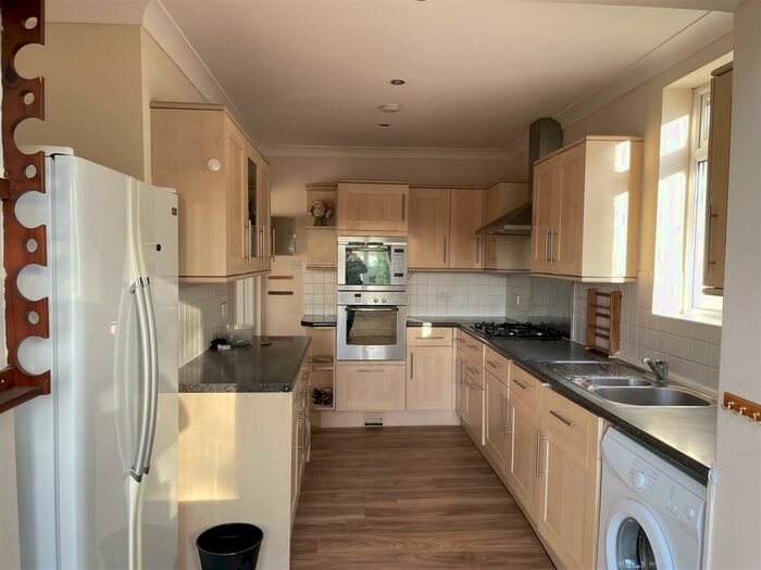 4 Bedroom Semi-Detached House To Rent In Victoria Road, North Chingford, E4