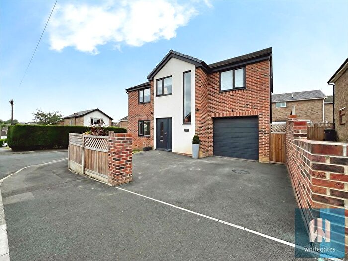 4 Bedroom Detached House For Sale In Kings Head Road, Mirfield, WF14