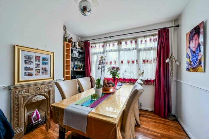 4 Bedroom Semi-Detached House To Rent In Westhorne Avenue, Eltham, London, SE9