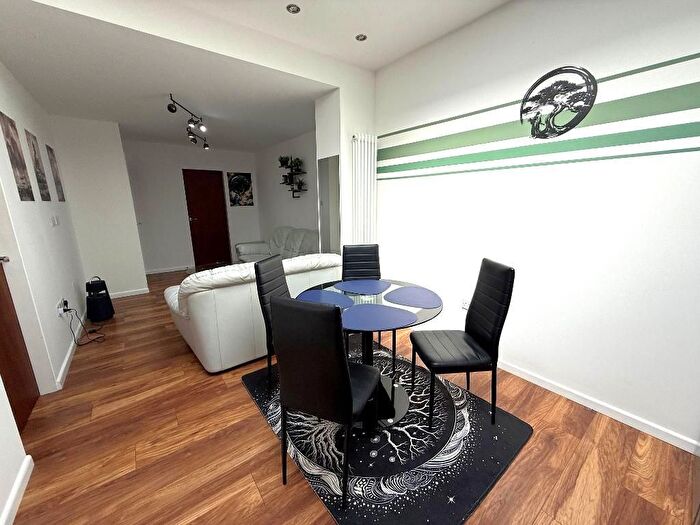 3 Bedroom Flat To Rent In Farley Hill, Luton, Bedfordshire, LU1