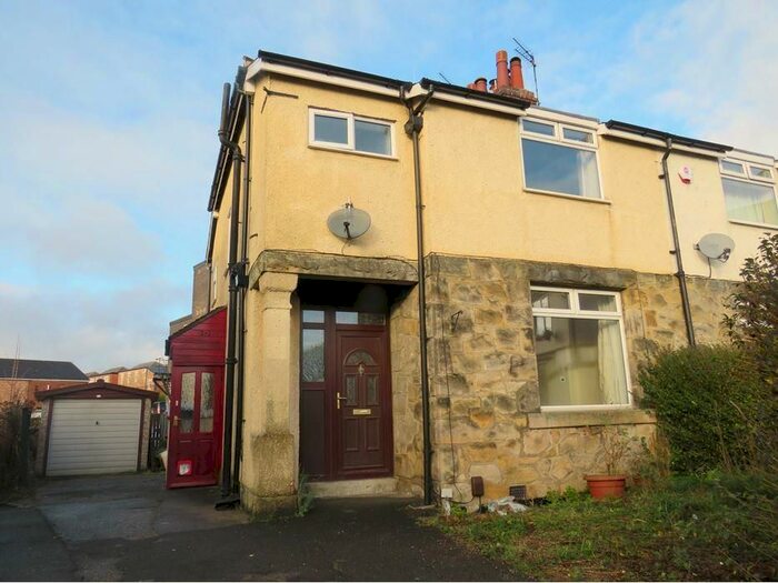 3 Bedroom Property To Rent In Clarence Gardens, Horsforth, Leeds, LS18