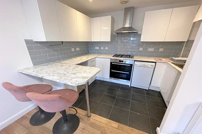 2 Bedroom House To Rent In Flint Way, BN10