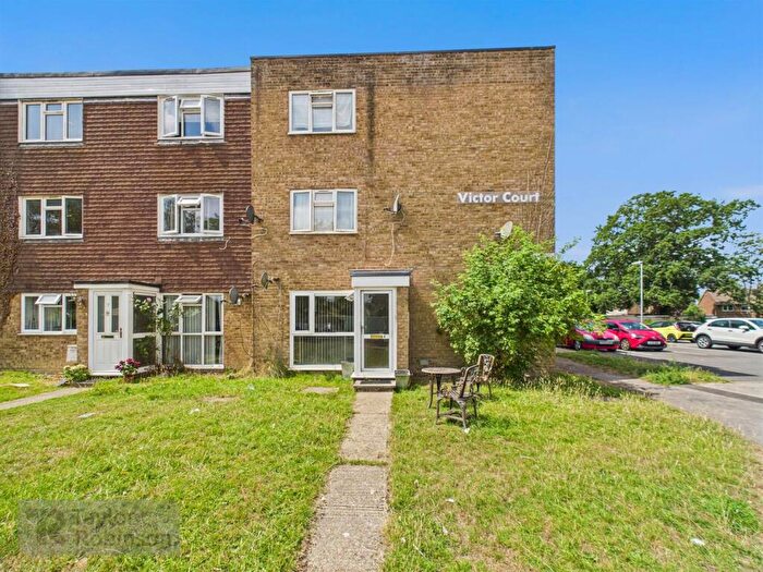 2 Bedroom Maisonette To Rent In Pound Hill, Crawley, RH10